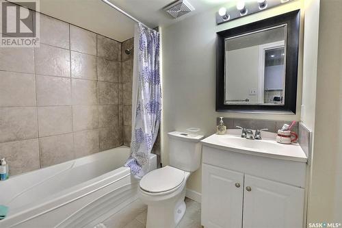 4805 8Th Avenue, Regina, SK - Indoor Photo Showing Bathroom