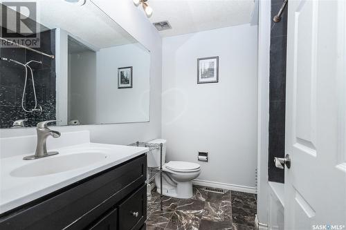 1817 Madden Avenue, Saskatoon, SK - Indoor Photo Showing Bathroom