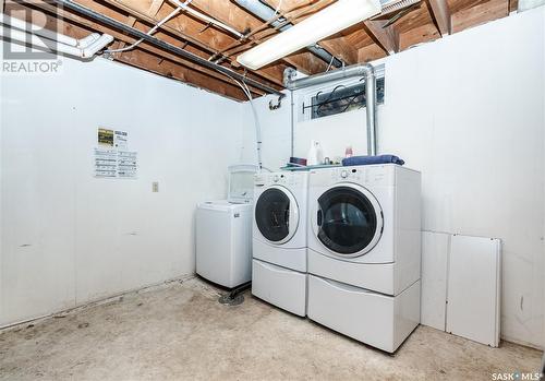 1817 Madden Avenue, Saskatoon, SK - Indoor Photo Showing Laundry Room