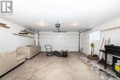 1817 Madden Avenue, Saskatoon, SK - Indoor Photo Showing Garage