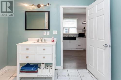 24 Hyla Street, London, ON - Indoor Photo Showing Bathroom