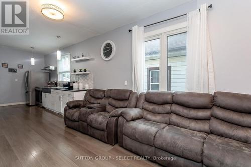 24 Hyla Street, London, ON - Indoor Photo Showing Living Room