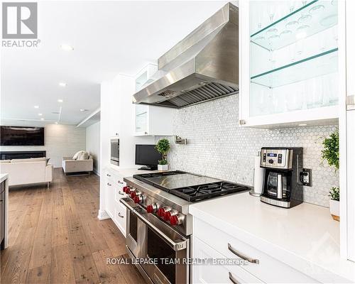 3 Bridle Court, Ottawa, ON - Indoor Photo Showing Kitchen With Upgraded Kitchen