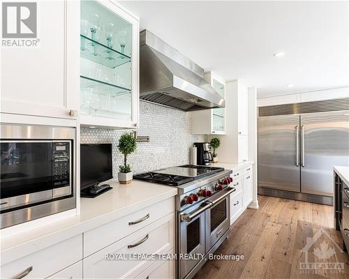 3 Bridle Court, Ottawa, ON - Indoor Photo Showing Kitchen With Upgraded Kitchen