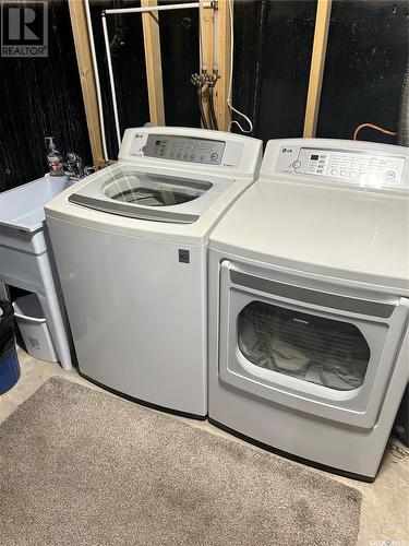 335 Labine Crescent, Saskatoon, SK - Indoor Photo Showing Laundry Room