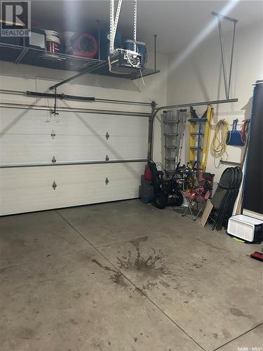 335 Labine Crescent, Saskatoon, SK - Indoor Photo Showing Garage