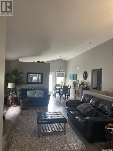 335 Labine Crescent, Saskatoon, SK - Indoor Photo Showing Living Room