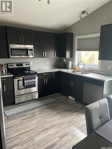 335 Labine Crescent, Saskatoon, SK - Indoor Photo Showing Kitchen With Stainless Steel Kitchen With Double Sink With Upgraded Kitchen