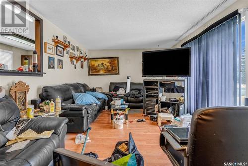 3663 Fairlight Drive, Saskatoon, SK - Indoor Photo Showing Living Room