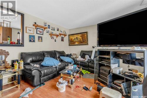 3663 Fairlight Drive, Saskatoon, SK - Indoor Photo Showing Living Room