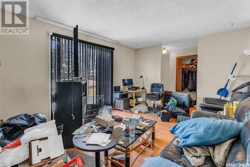 3663 Fairlight Drive, Saskatoon, SK - Indoor Photo Showing Living Room