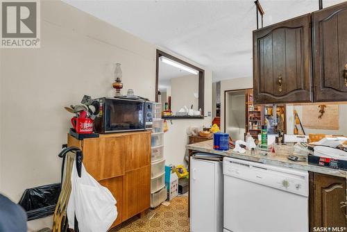 3663 Fairlight Drive, Saskatoon, SK - Indoor Photo Showing Kitchen