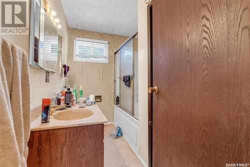 3663 Fairlight Drive, Saskatoon, SK - Indoor Photo Showing Bathroom