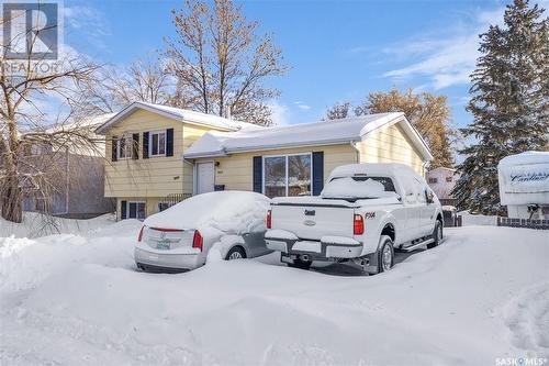 3663 Fairlight Drive, Saskatoon, SK - Outdoor With Facade