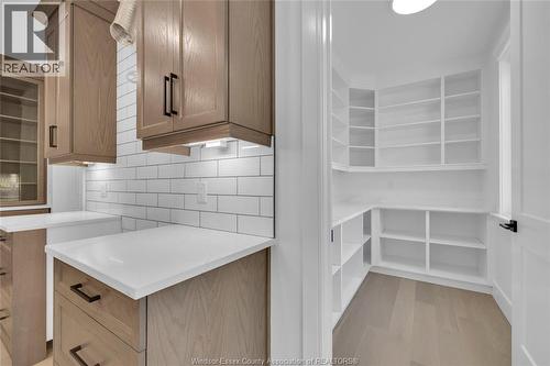 245 Charles, Essex, ON - Indoor