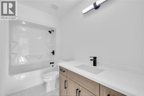 245 Charles, Essex, ON - Indoor Photo Showing Bathroom