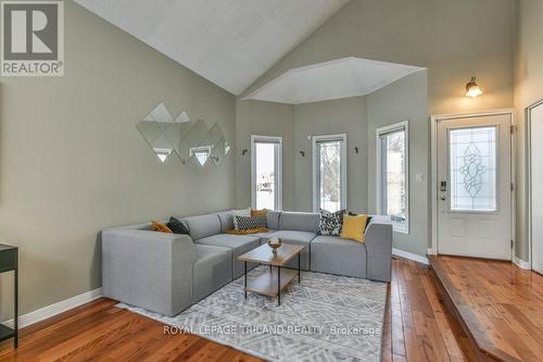 83 Brandy Lane Road, London, ON - Indoor Photo Showing Living Room