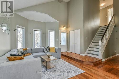 83 Brandy Lane Road, London, ON - Indoor Photo Showing Living Room