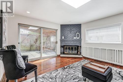 2127 Cliff Road, Mississauga, ON - Indoor Photo Showing Living Room With Fireplace