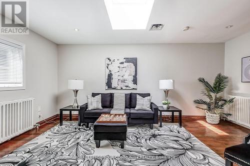 2127 Cliff Road, Mississauga, ON - Indoor Photo Showing Living Room