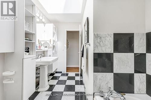 2127 Cliff Road, Mississauga, ON - Indoor Photo Showing Bathroom