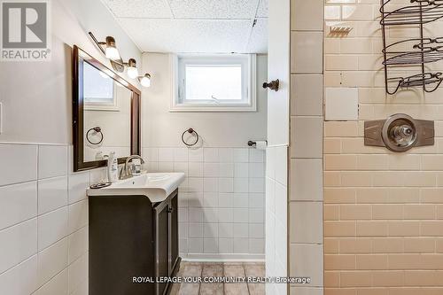 2127 Cliff Road, Mississauga, ON - Indoor Photo Showing Bathroom