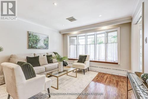 2127 Cliff Road, Mississauga, ON - Indoor Photo Showing Living Room