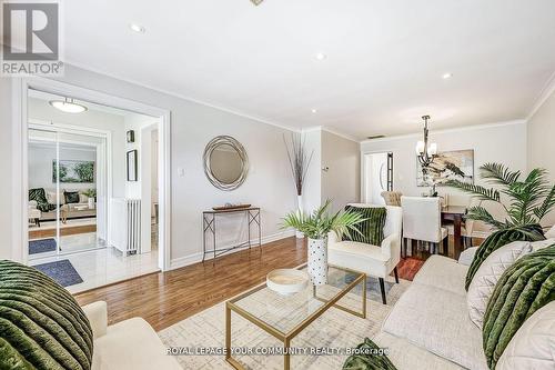 2127 Cliff Road, Mississauga, ON - Indoor Photo Showing Living Room