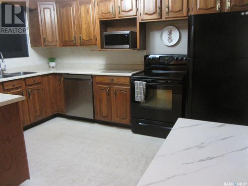 914 Arlington Avenue, Saskatoon, SK - Indoor Photo Showing Kitchen