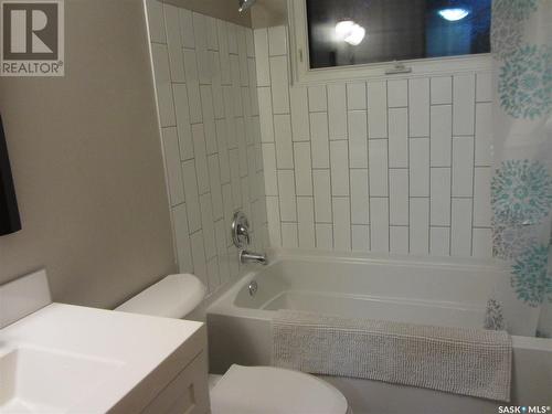 914 Arlington Avenue, Saskatoon, SK - Indoor Photo Showing Bathroom