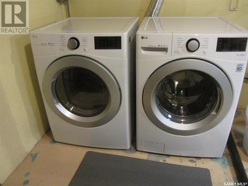 914 Arlington Avenue, Saskatoon, SK - Indoor Photo Showing Laundry Room