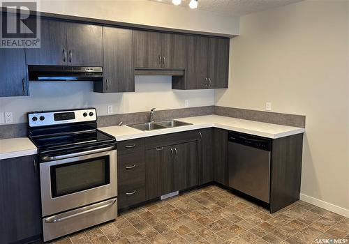 41 5278 Aerodrome Road, Regina, SK - Indoor Photo Showing Kitchen With Stainless Steel Kitchen With Double Sink