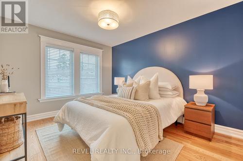 262 Homewood Avenue, Hamilton, ON - Indoor Photo Showing Bedroom