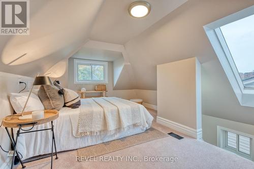 262 Homewood Avenue, Hamilton, ON - Indoor Photo Showing Bedroom