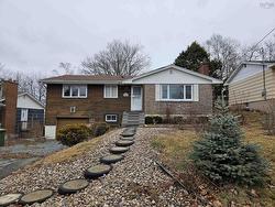 27 Cranston Avenue  Dartmouth, NS B2Y 3G1