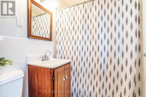 129 East 35Th Street, Hamilton, ON - Indoor Photo Showing Bathroom