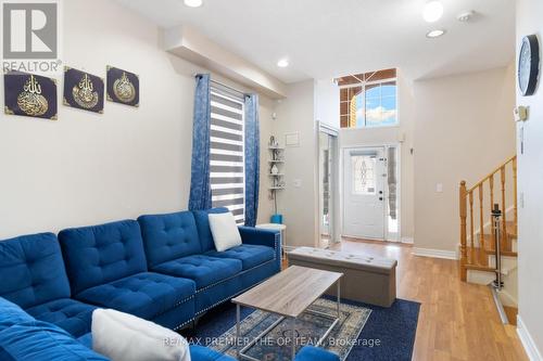 922 Ledbury Crescent, Mississauga, ON - Indoor Photo Showing Living Room