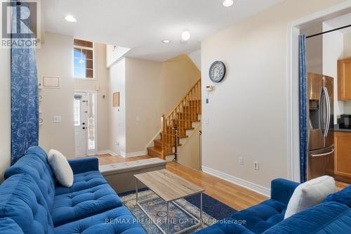 922 Ledbury Crescent, Mississauga, ON - Indoor Photo Showing Living Room