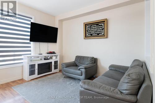 922 Ledbury Crescent, Mississauga, ON - Indoor Photo Showing Living Room