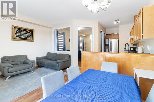 922 Ledbury Crescent, Mississauga, ON - Indoor Photo Showing Living Room