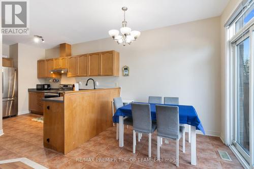 922 Ledbury Crescent, Mississauga, ON - Indoor Photo Showing Kitchen