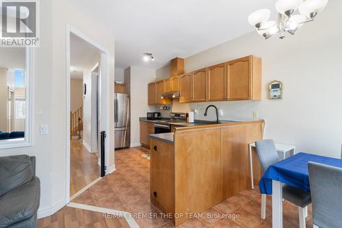 922 Ledbury Crescent, Mississauga, ON - Indoor Photo Showing Kitchen