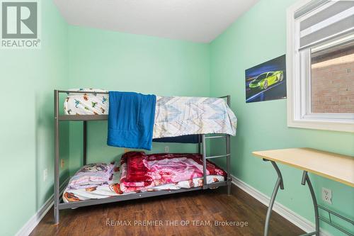 922 Ledbury Crescent, Mississauga, ON - Indoor Photo Showing Bedroom