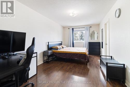 922 Ledbury Crescent, Mississauga, ON - Indoor Photo Showing Bedroom