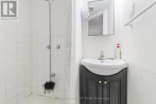 922 Ledbury Crescent, Mississauga, ON - Indoor Photo Showing Bathroom