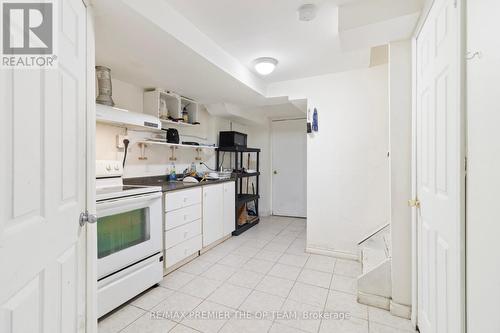 922 Ledbury Crescent, Mississauga, ON - Indoor Photo Showing Kitchen