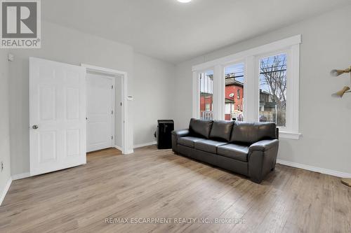 59 Cannon Street W, Hamilton, ON - Indoor Photo Showing Living Room