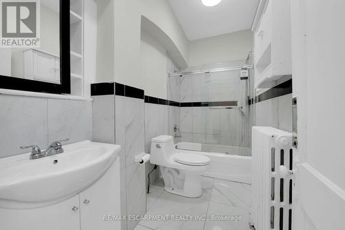 59 Cannon Street W, Hamilton, ON - Indoor Photo Showing Bathroom