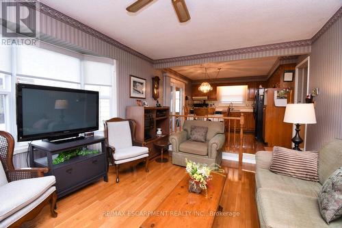 54 Ramsden Drive, Hamilton, ON - Indoor Photo Showing Living Room