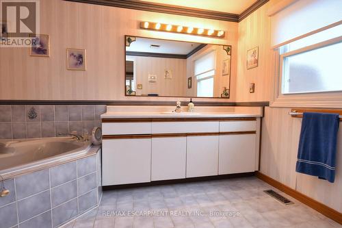 54 Ramsden Drive, Hamilton, ON - Indoor Photo Showing Bathroom